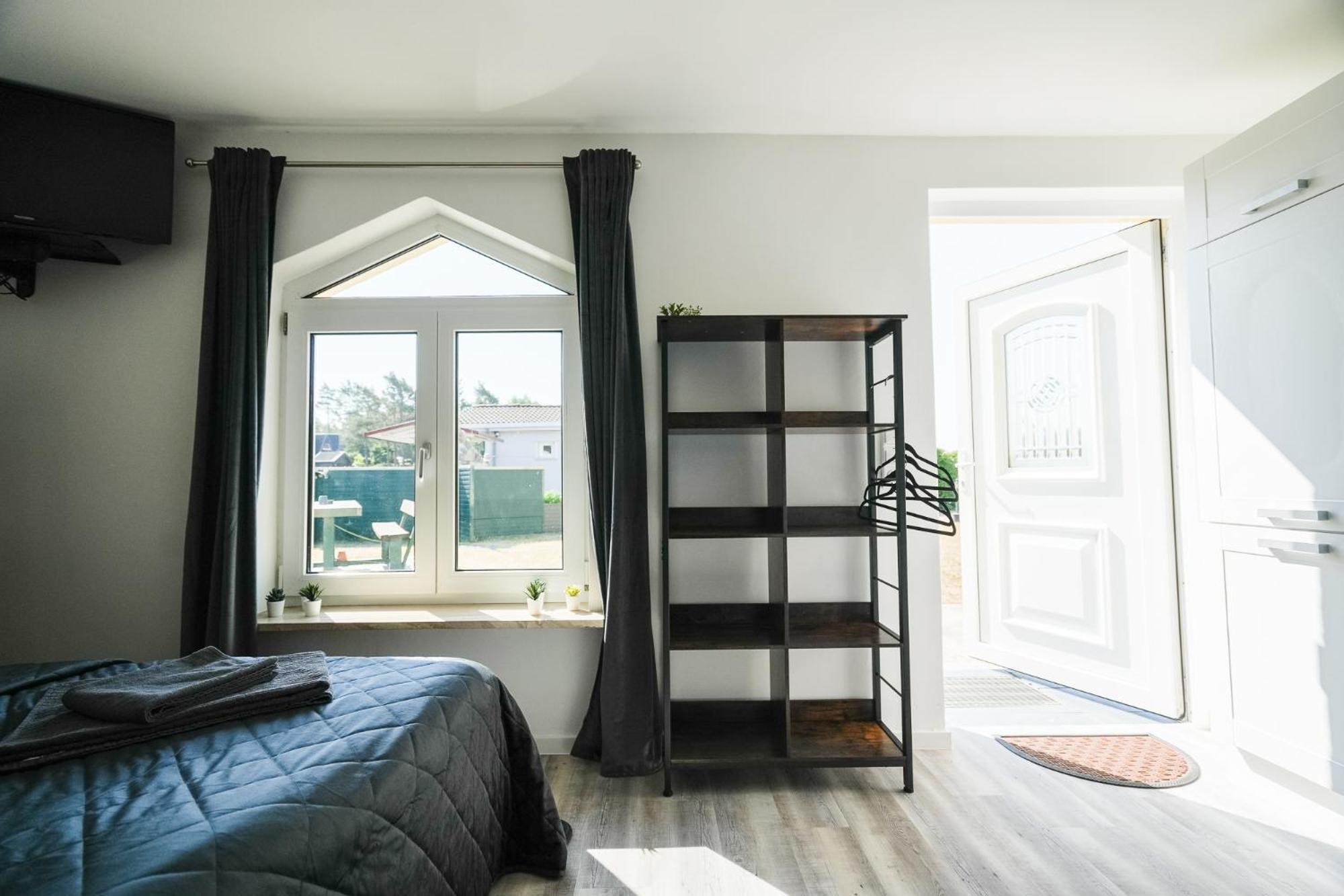 Black Tiger Seaside - Ferienwohnungen Direkt Am See Garden Rom bilde